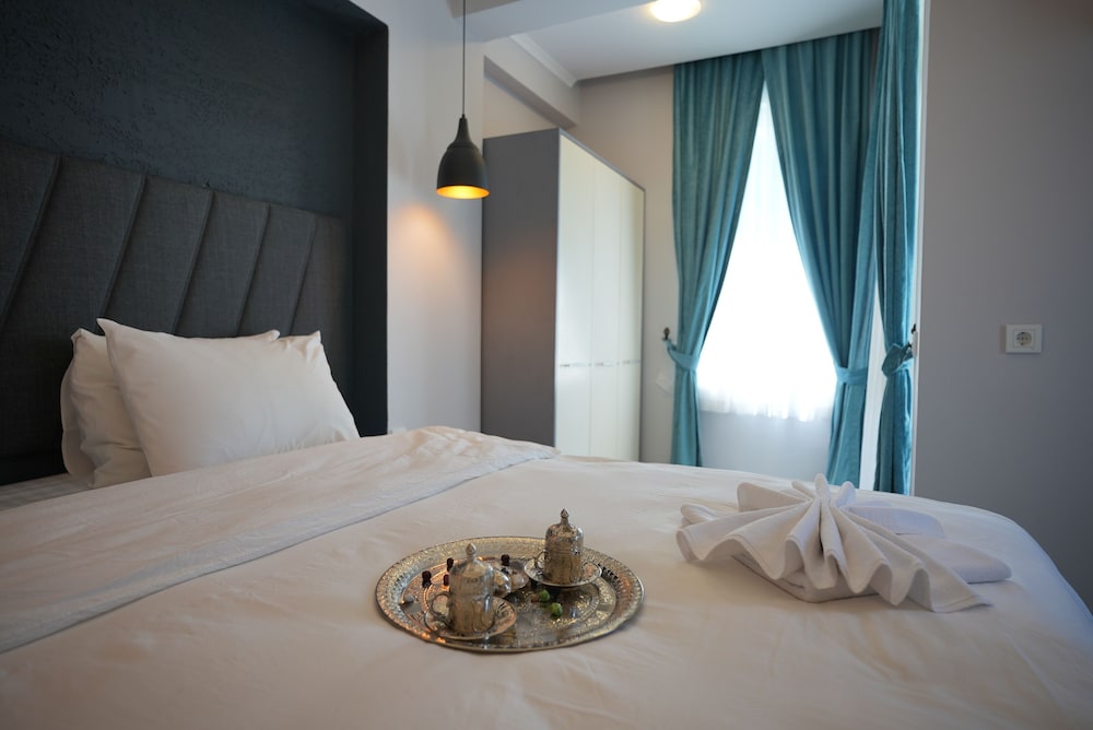 Cekmen Hotel 12/80