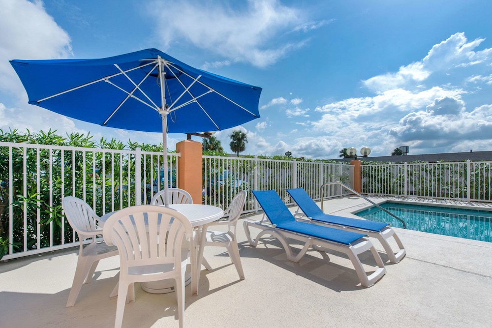 Comfort Inn Kissimmee Lake Buena Vista South 20/31