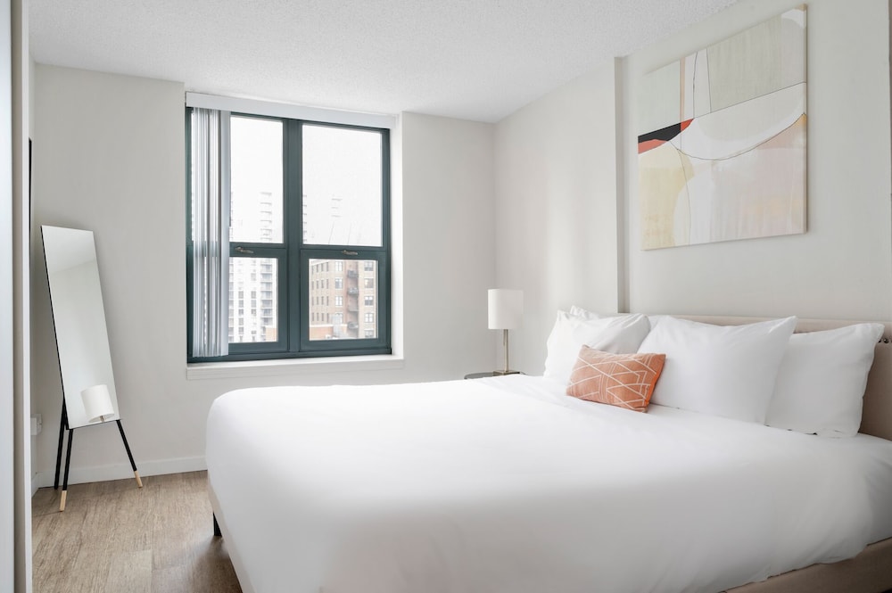 CITY, STUDIO, QUEEN BED, KITCHEN