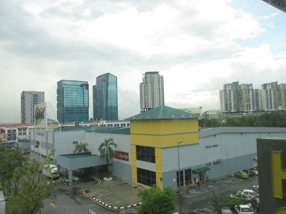 Hotel 99 - Bandar Puteri Puchong 3/56