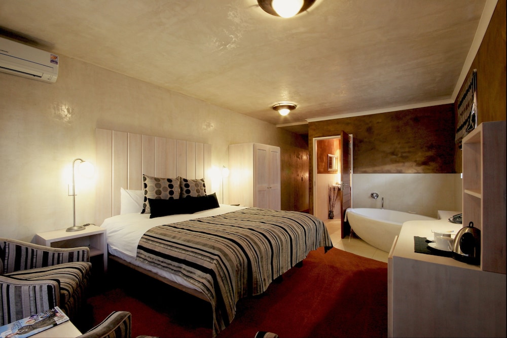 African Rock Hotel 19/76