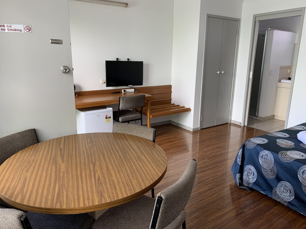 Beaconsfield Lodge Motel 56/66