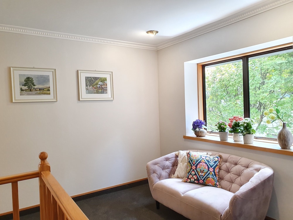 FITZHERBERT CASTLE MOTEL 24/33