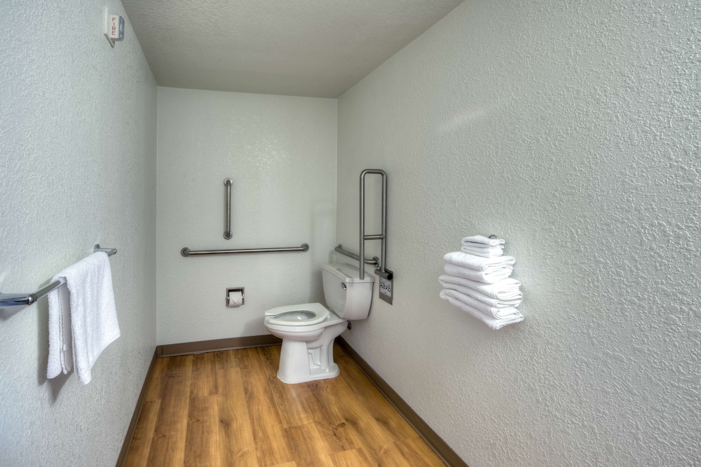 Motel6 Niantic, CT - New London 26/46