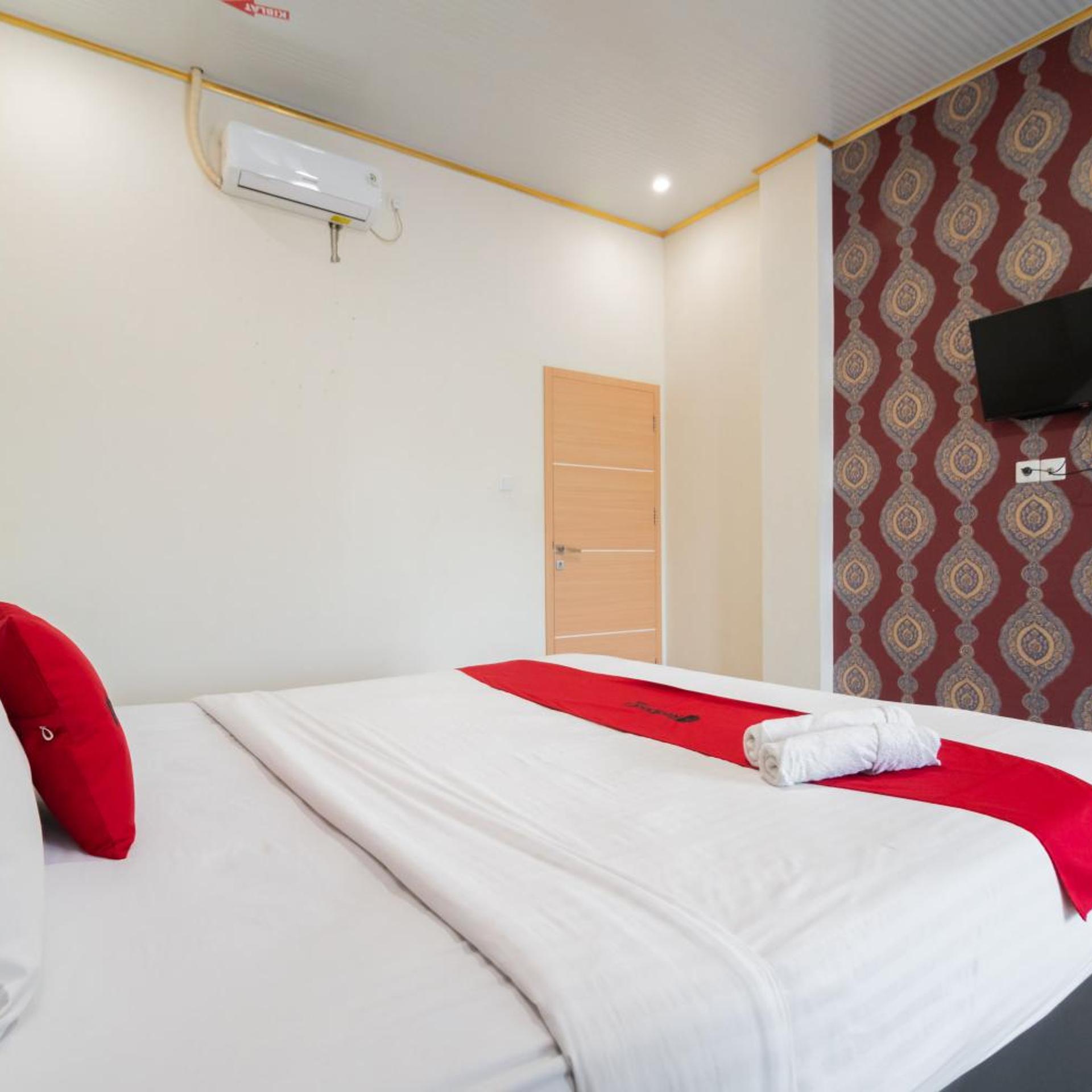 OYO 1648 Penginapan Three Joye 37/47