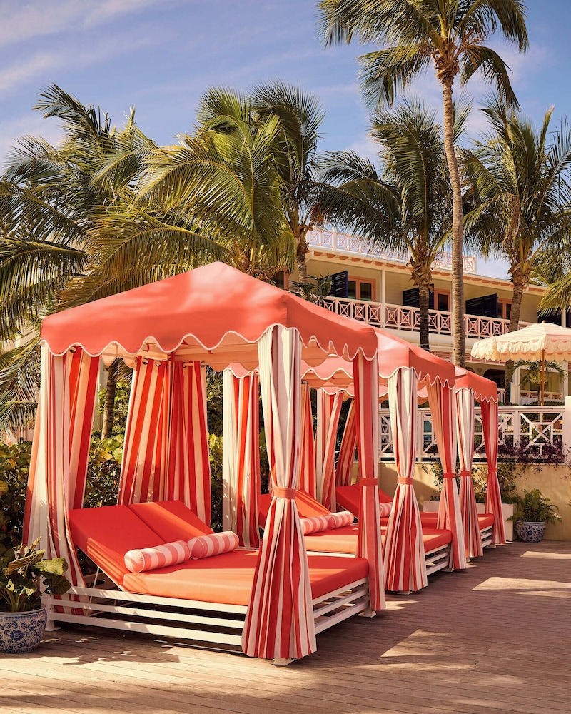 CORAL SANDS HOTEL 69/77