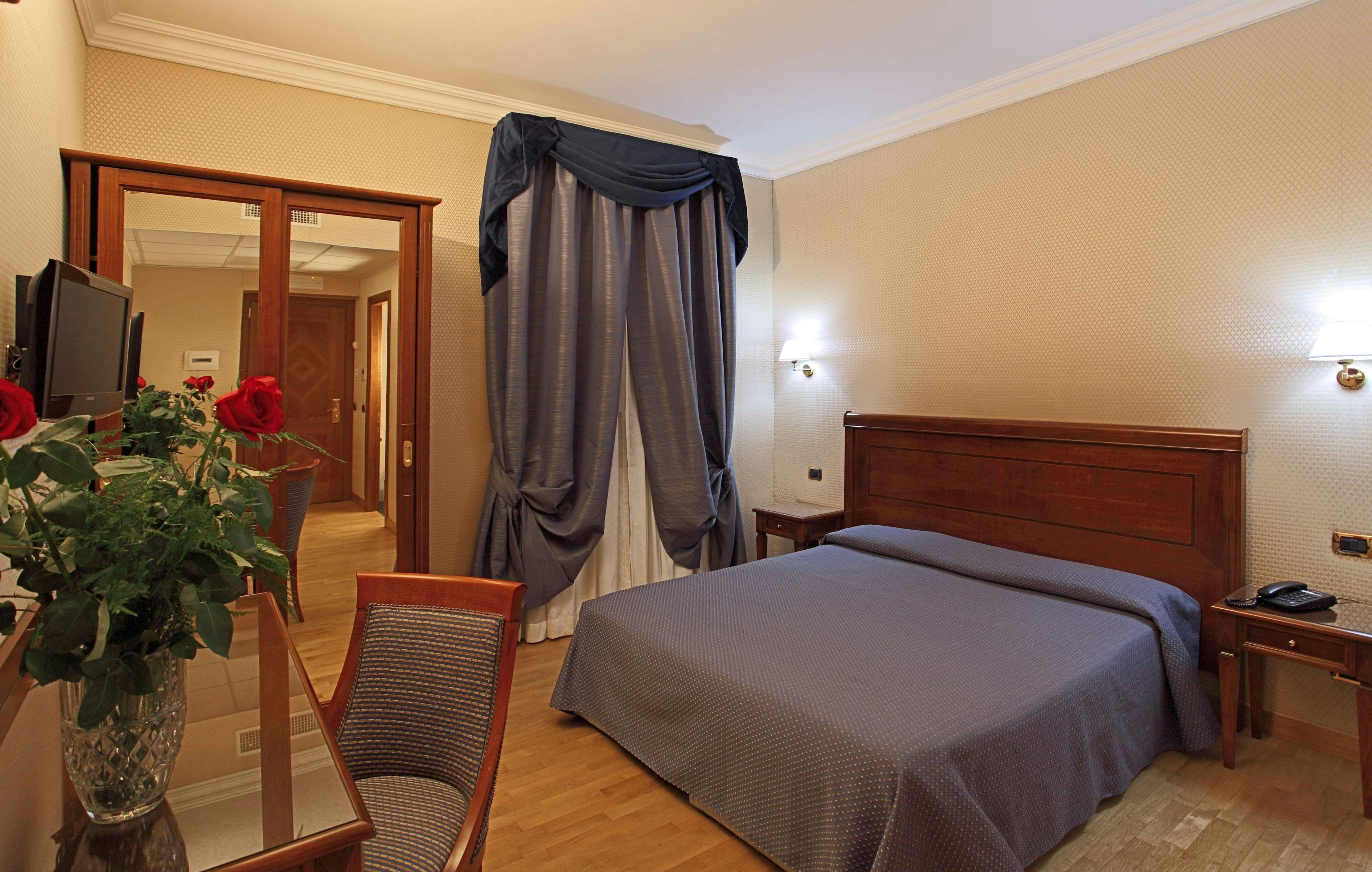 Hotel Montecarlo Roma 15/48
