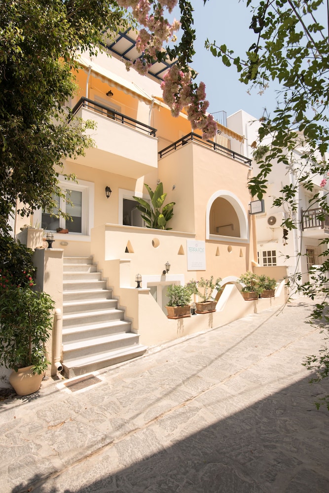 Terra Fos Naxos Studios 38/50