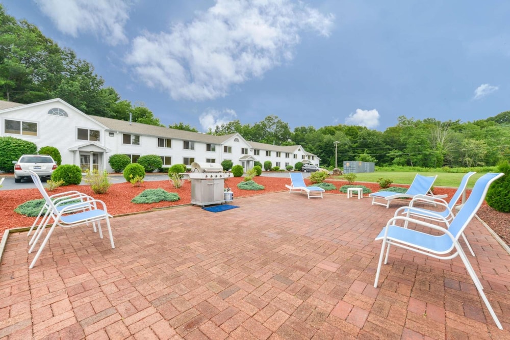 Inn on Storrs 3/35