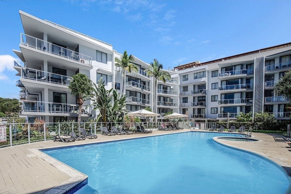Swell Resort Burleigh Beach 5/50