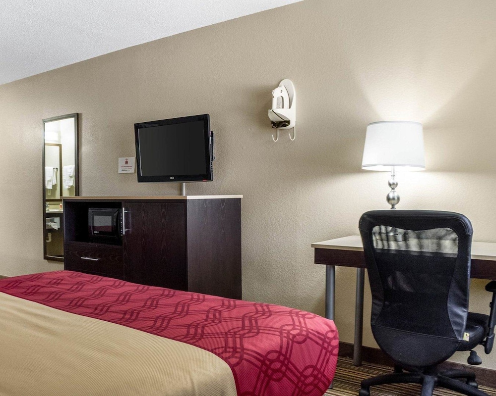 Econo Lodge Grand Forks near University 9/39