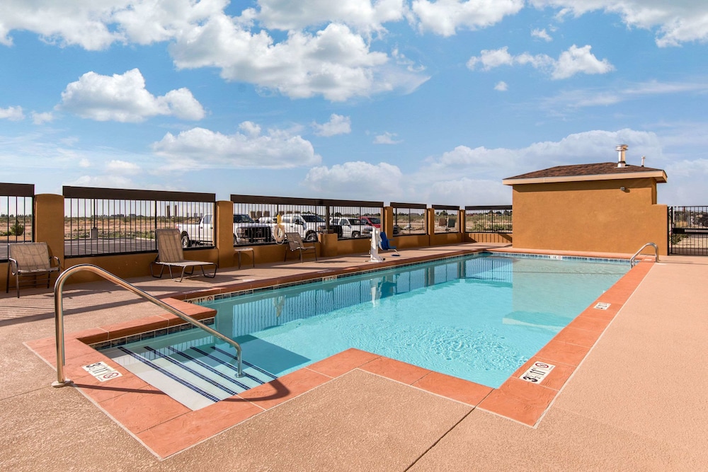 Quality Inn & Suites Carlsbad Caverns Area 7/44