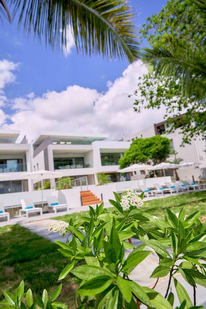 Les Estivales Beachfront Suites & Penthouses By Lo 5/48