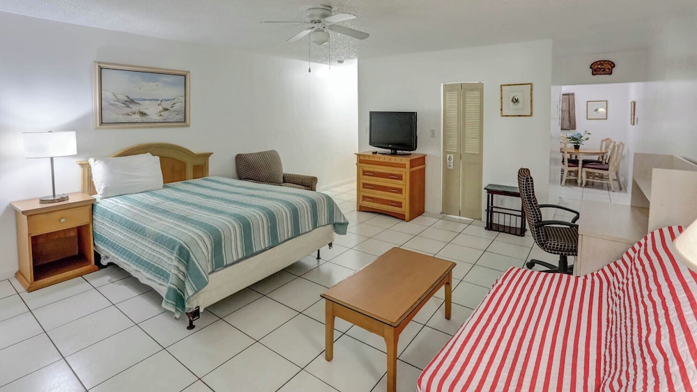 DELUXE, STUDIO, QUEEN BED