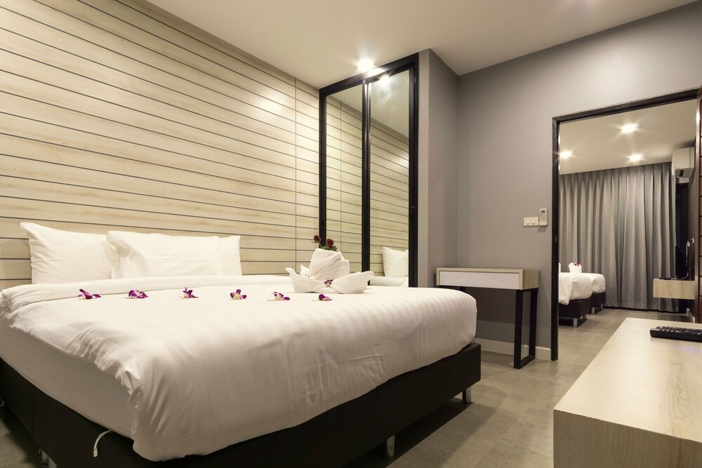 C Cha-Am Hotel 25/68