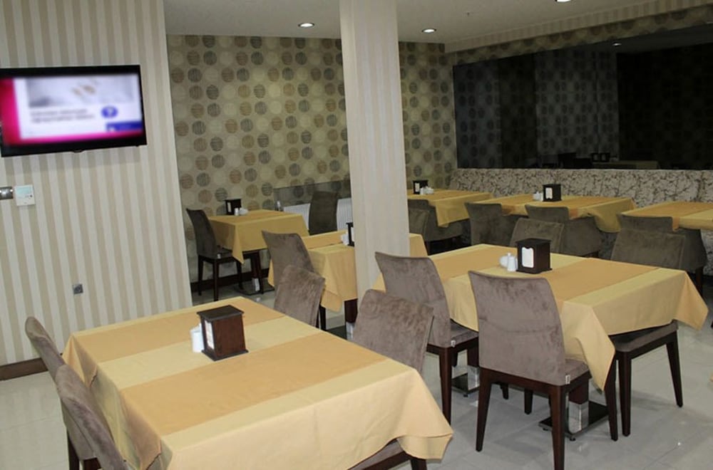Prens Hotel 28/32