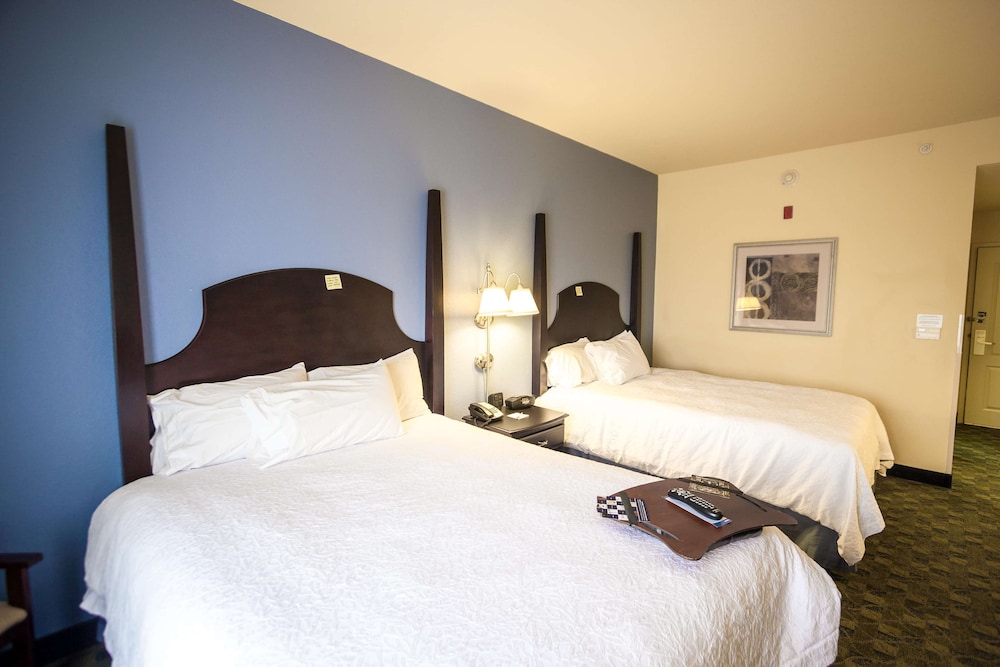 Hampton Inn Suites Natchez 22/78