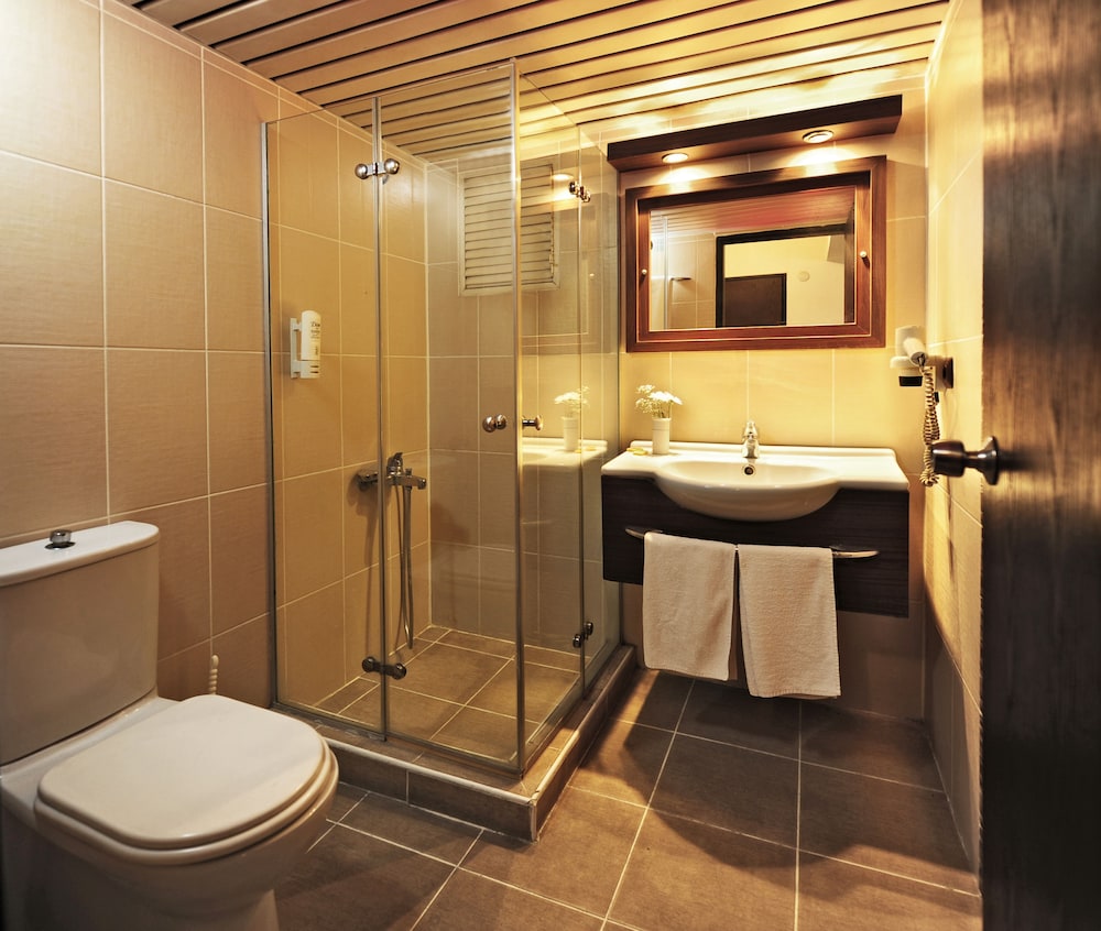 Üstün Otel Alsancak 44/48