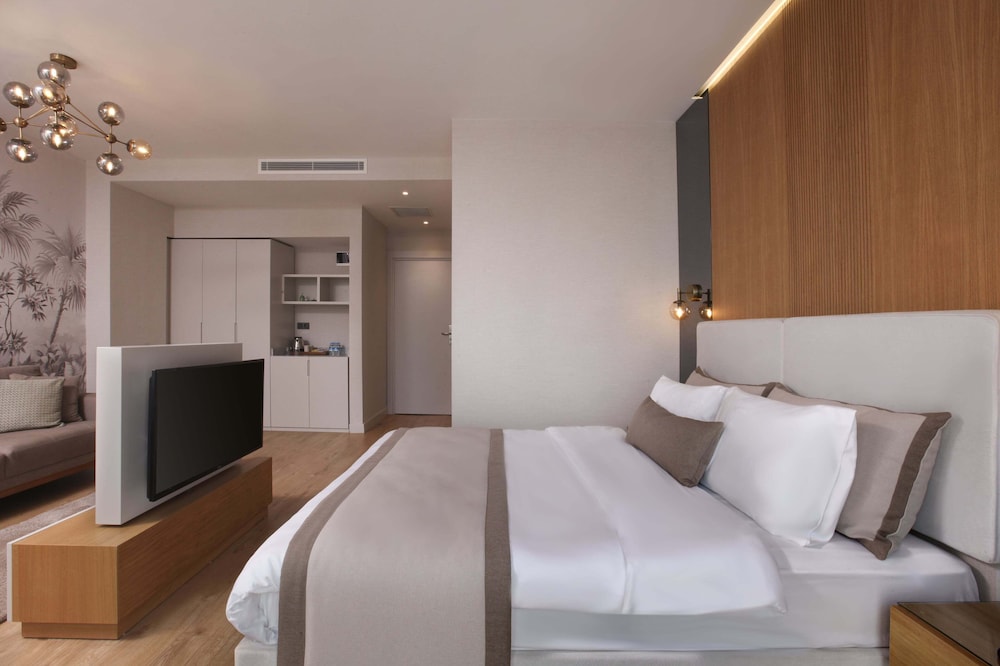 The Pearl Suites 9/29