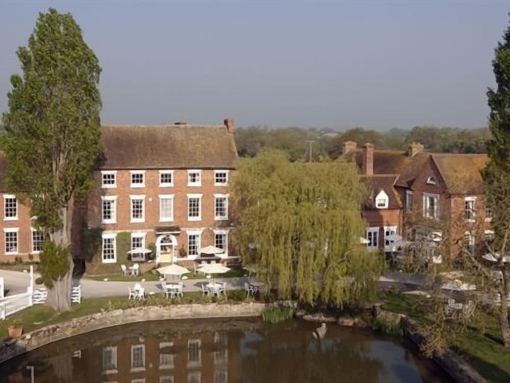 Corse Lawn House Hotel 44/49