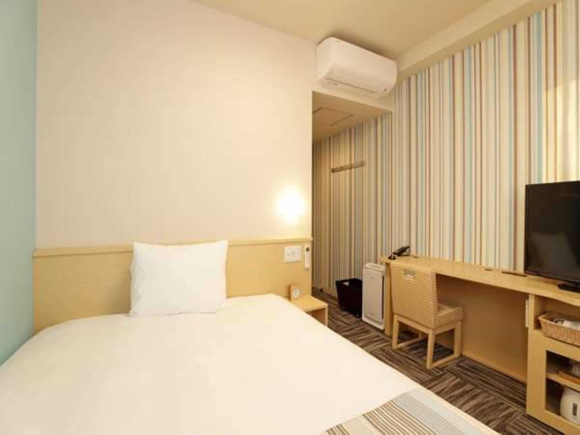 ROOM, DOUBLE BED