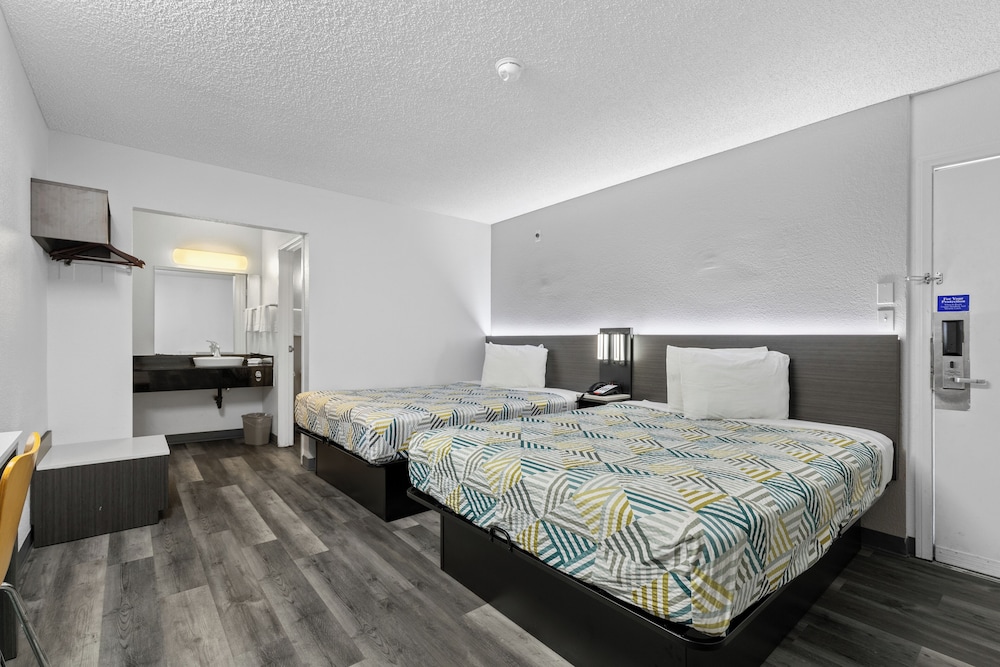 Motel6 San Diego, CA - North 30/61