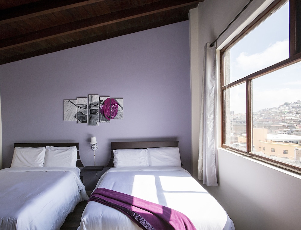 STANDARD, 2 DOUBLE BEDS