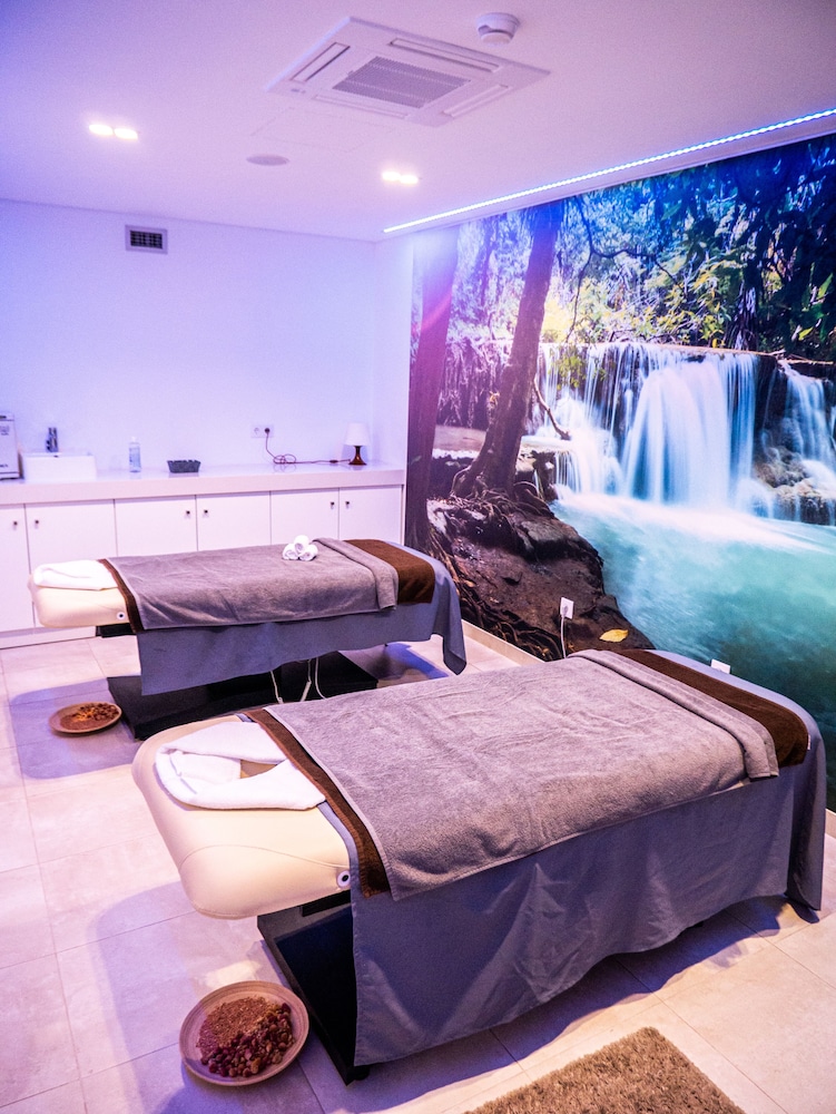 Ride Surf Resort Spa 17/50