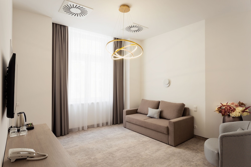 Mera Hotel 13/25