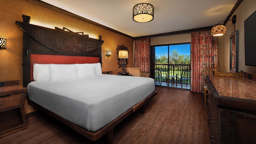 King Bed, with View, Club Floor