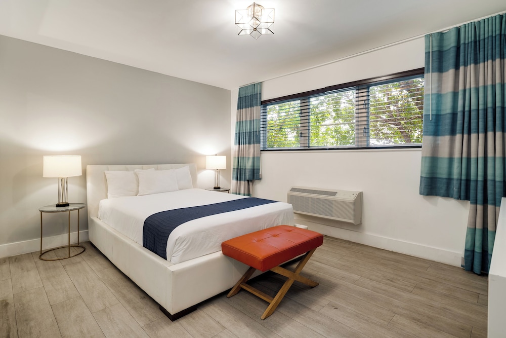 Waterside Hotel and Suites 60/86