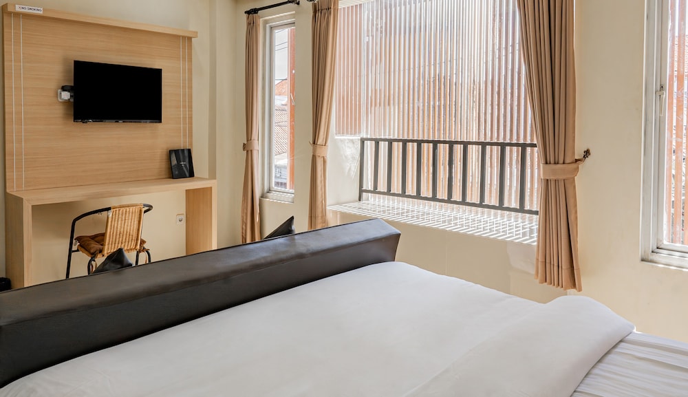 Super OYO 93765 Airport Kuta Bali Hotel 22/37