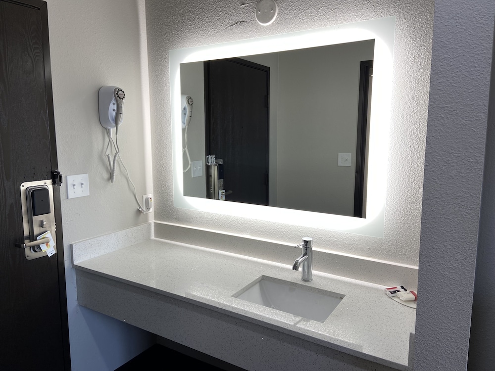 Super 8 By Wyndham York 20/22