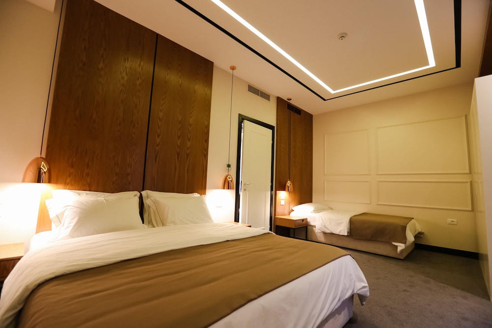 Delta Hotel 3/48