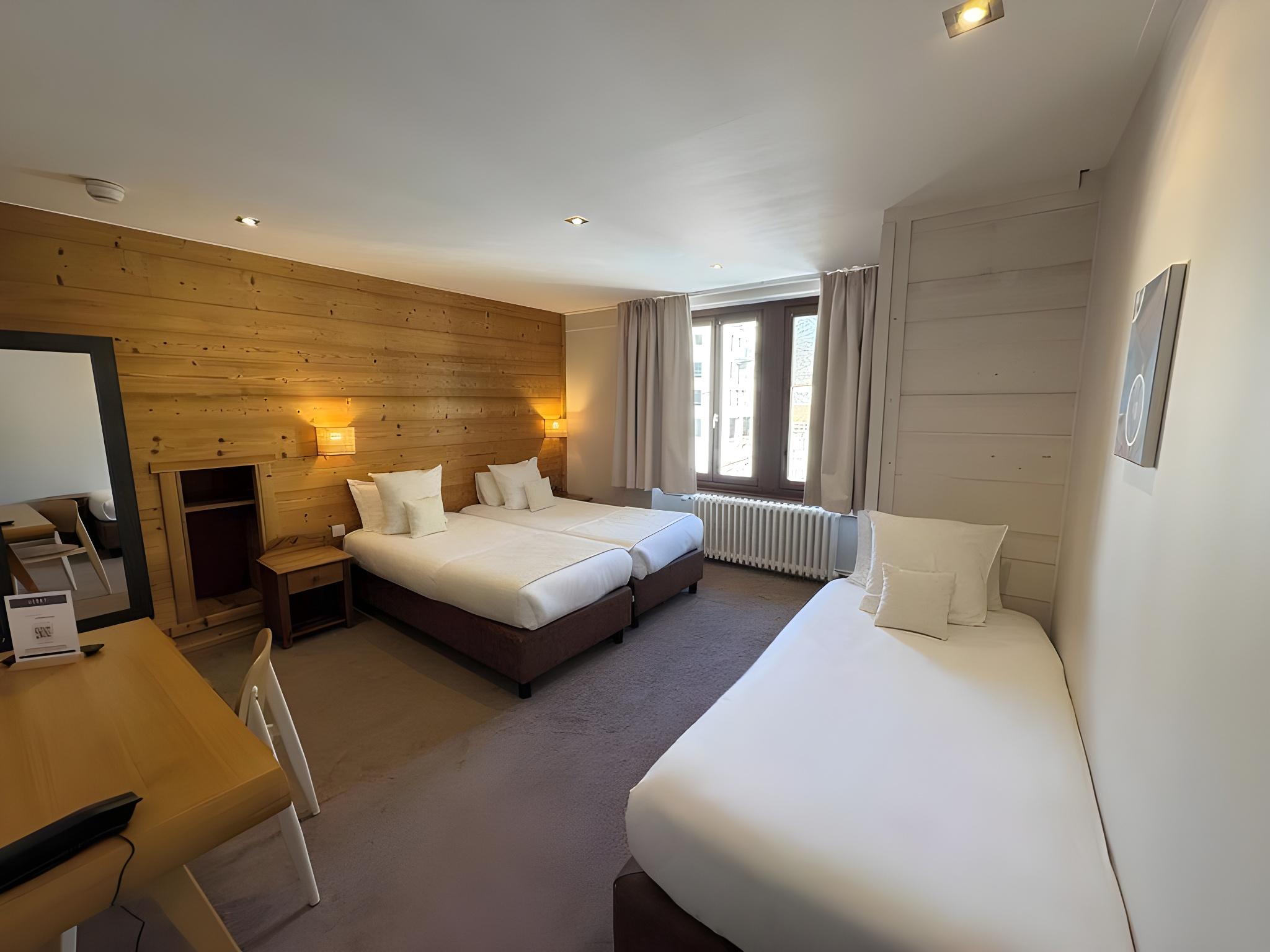 Room, Triple, 2 Double Beds, Mountain Side, Pool Access