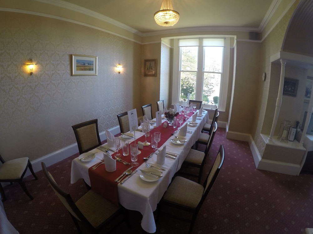 Sunbank House Hotel 68/75