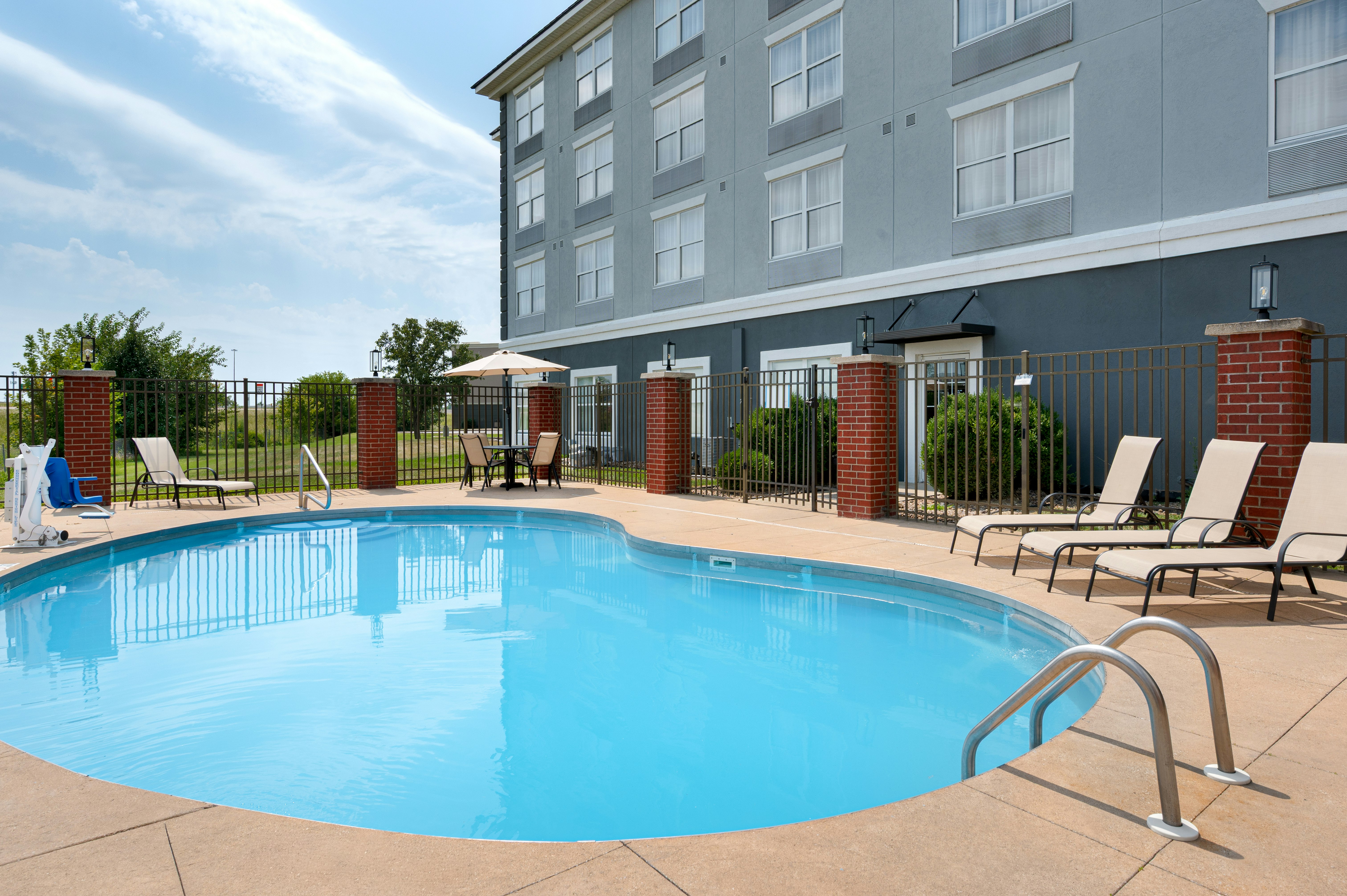 Country Inn & Suites By Radisson Evansville IN 5/51