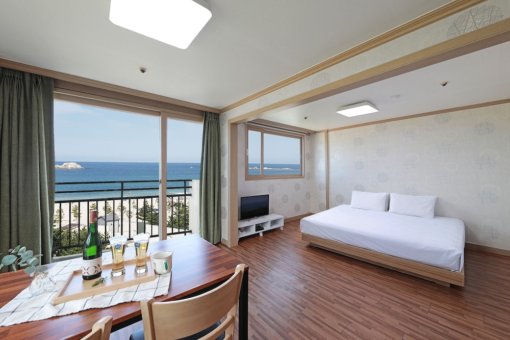 Condo, Spa, Water, Suite, Queen and Twin Beds, Panoramic Ocean View, Terrace