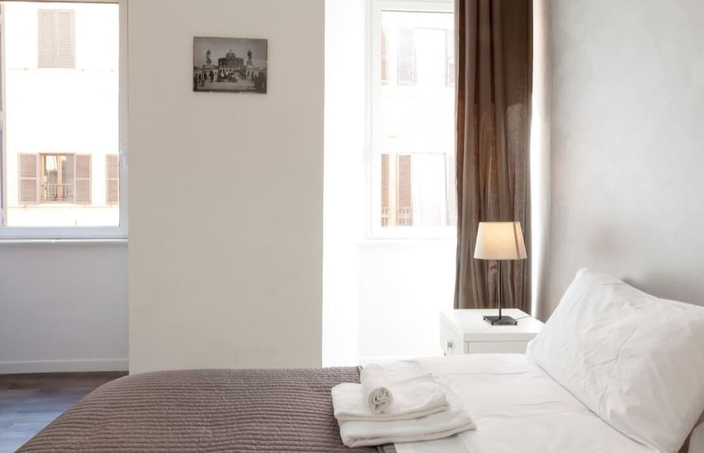 Deluxe, Queen Bed, Castle View