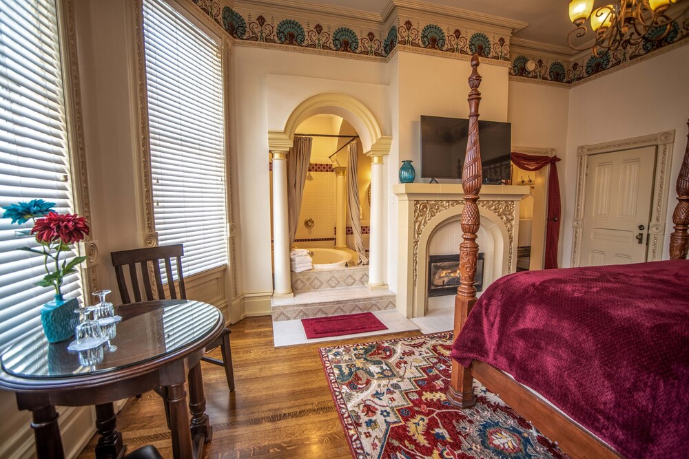 Anniversary Inn - South Temple 31/50