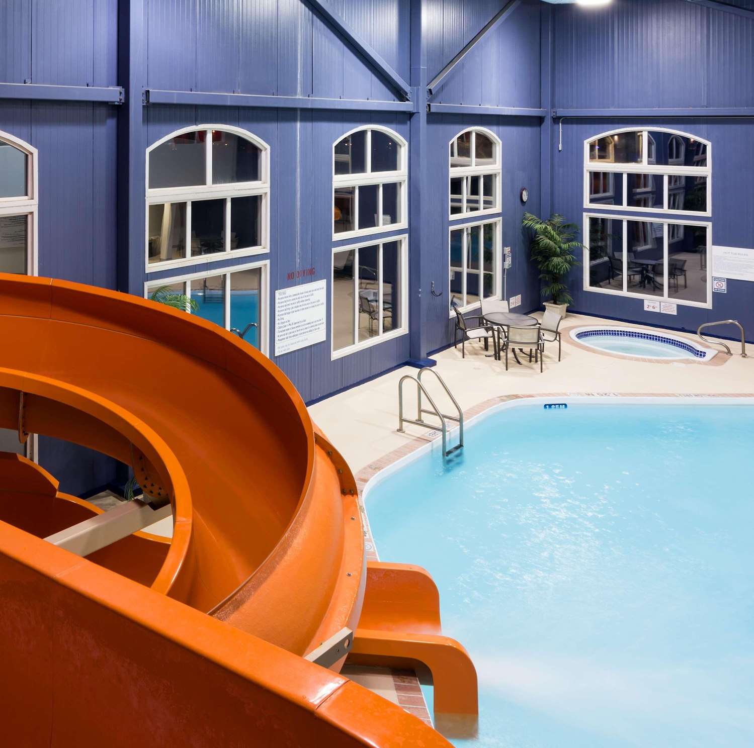 Radisson Hotel & Suites Fort McMurray 33/34