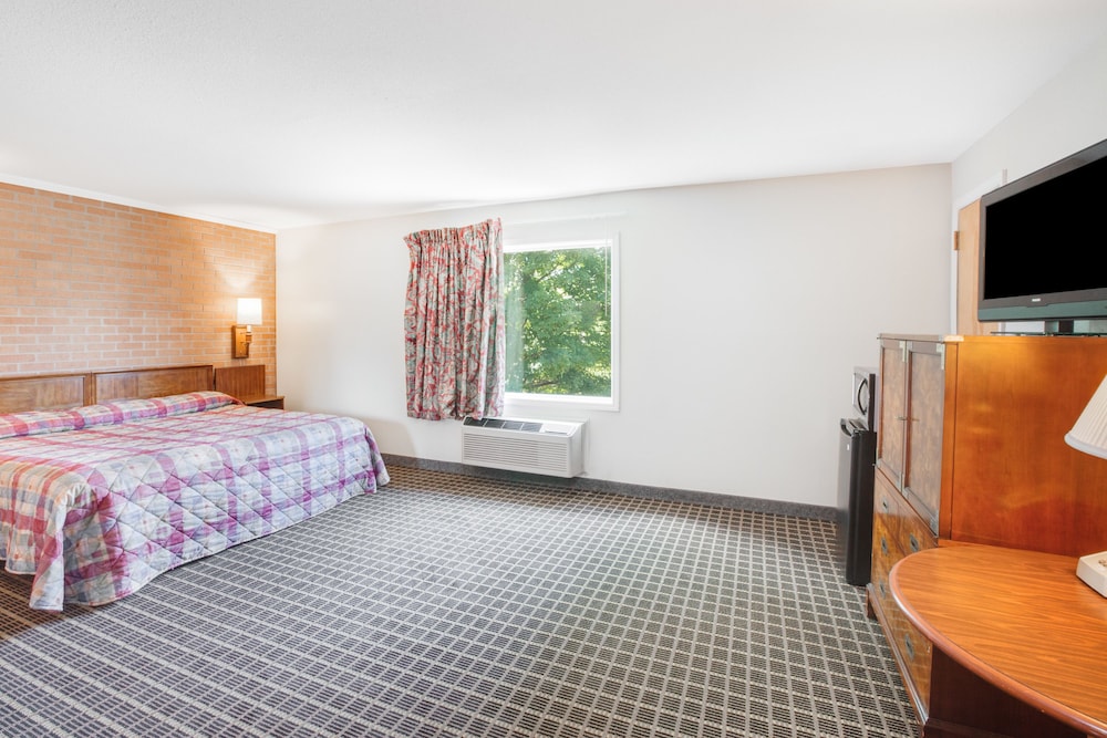 Motel6 Grand Rapids, MI - Northeast 15/49