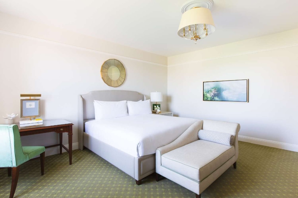 GRAND, KING BED, CAPITOL VIEW