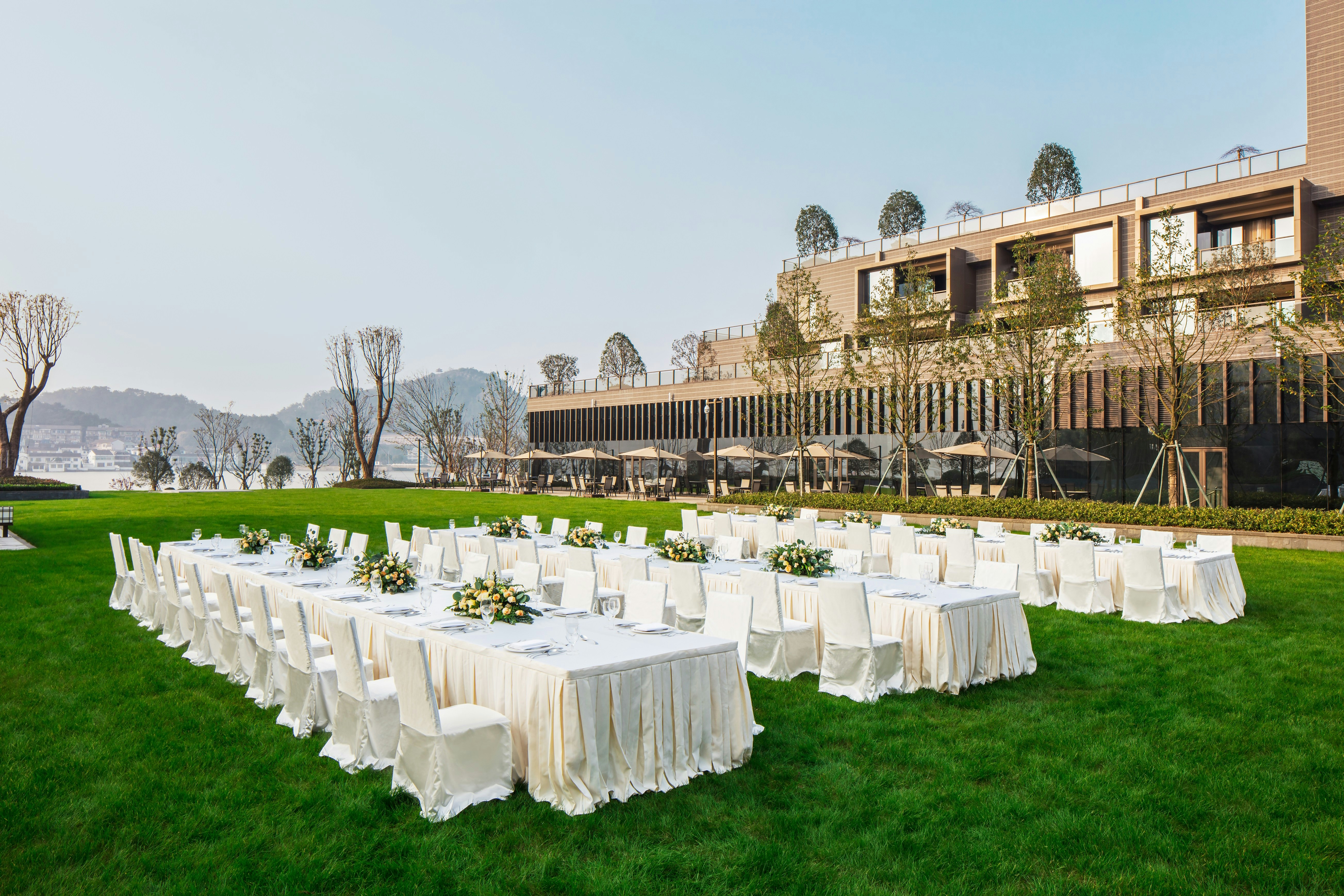 Hilton Ningbo Dongqian Lake Resort 34/41
