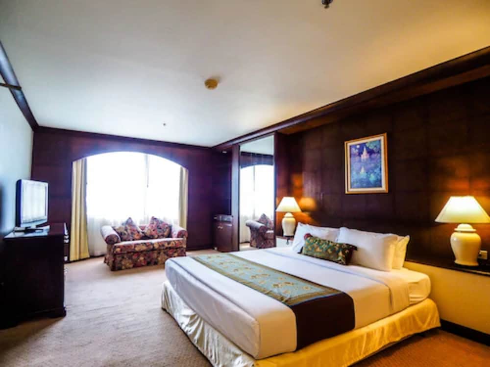 Twin Lotus Hotel 24/68