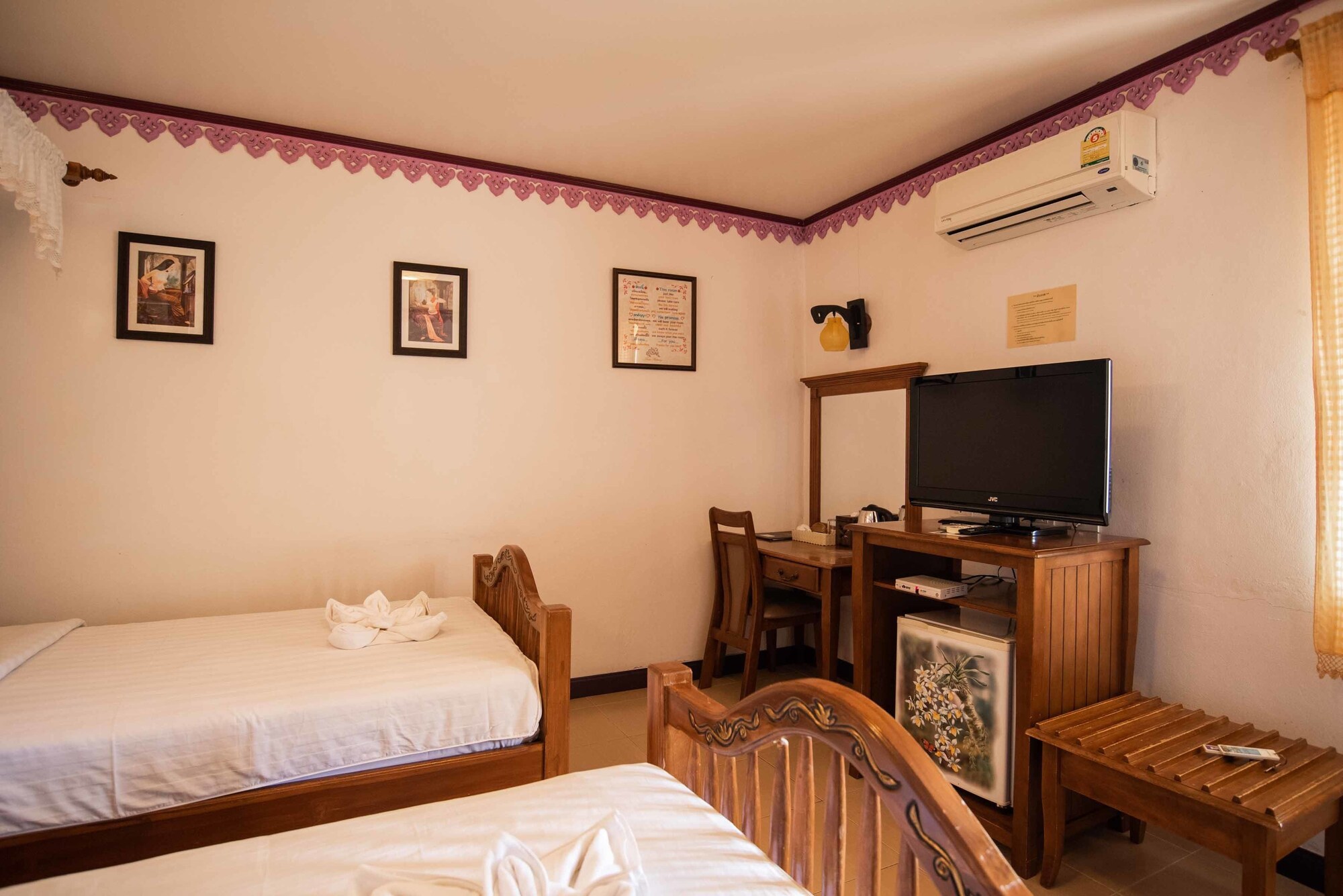 SUPERIOR, TWIN BEDS