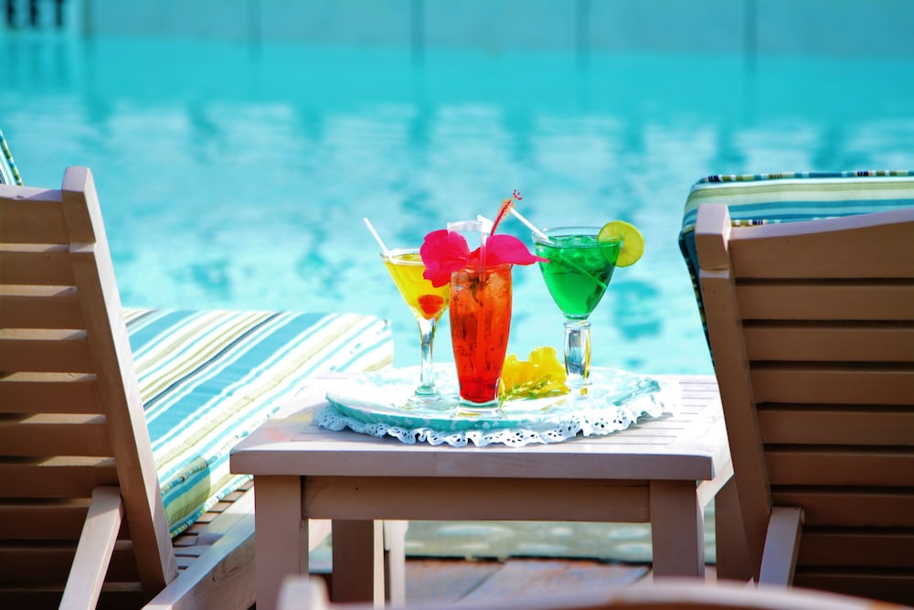 Beachcombers Hotel 44/77