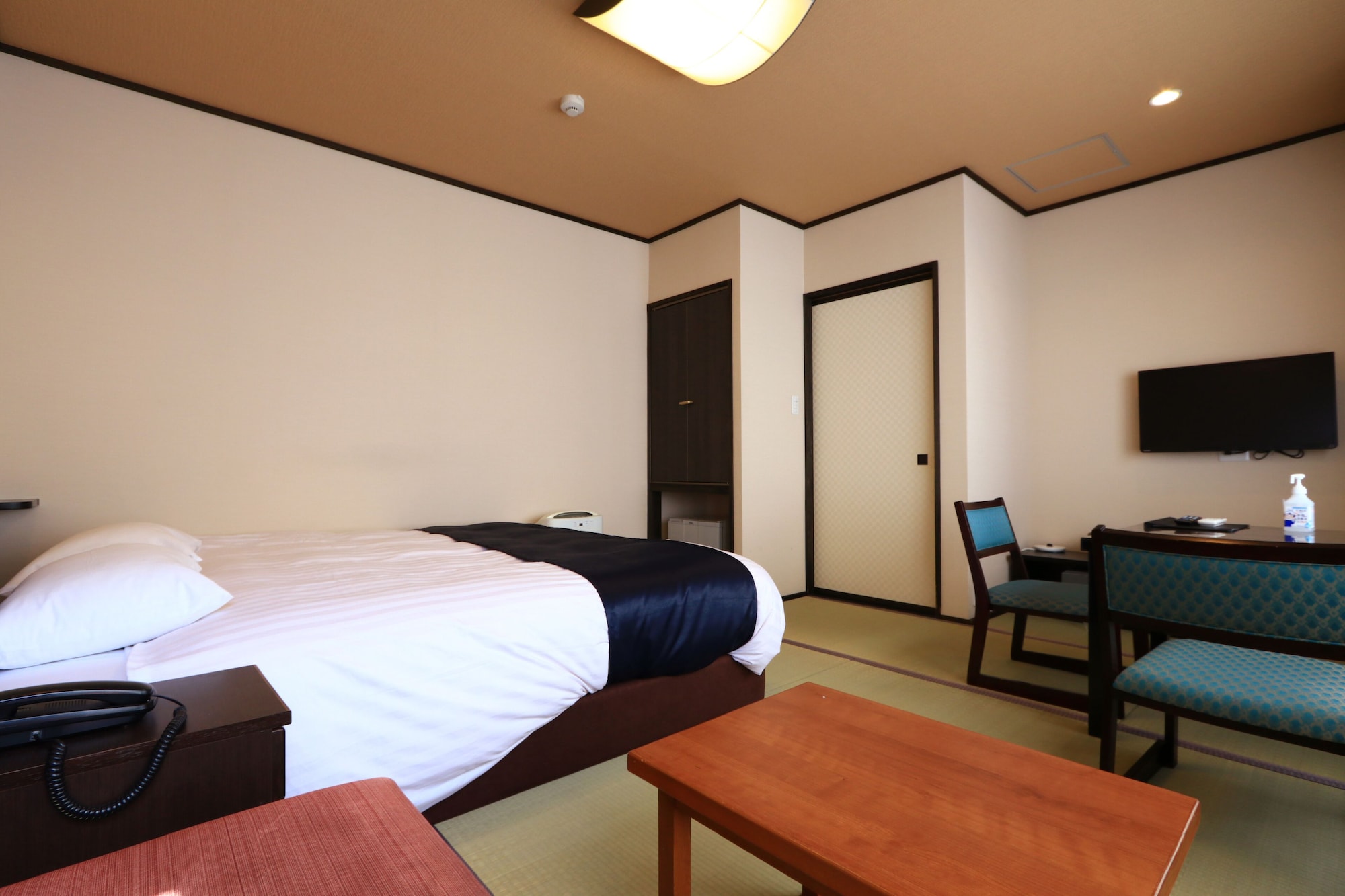 غرفة بسرير كينج، Masuya Ryokan 2/3