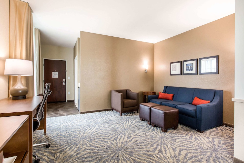 Comfort Suites South Austin 12/25