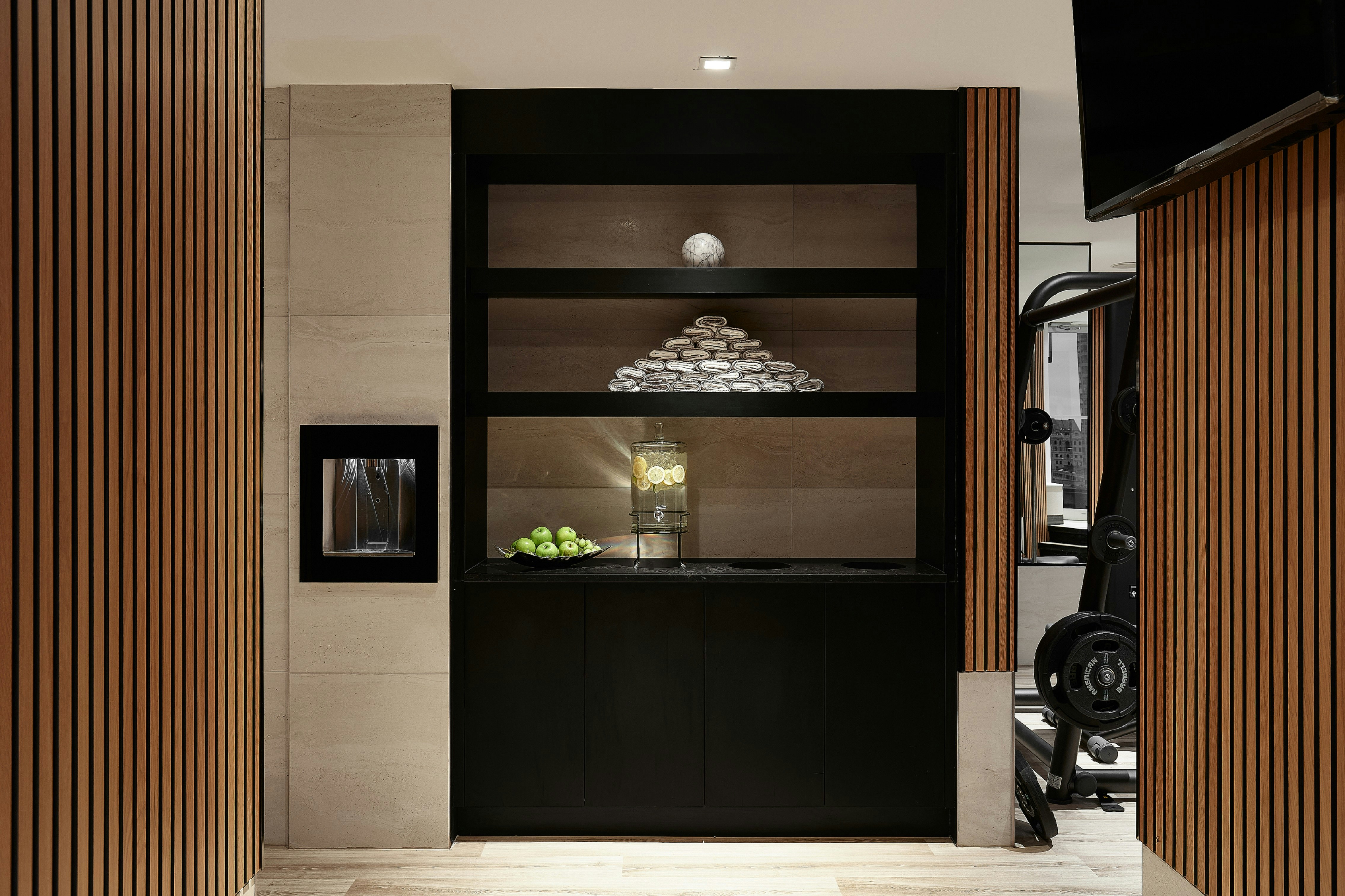 Vogue Hotel Montreal Downtown, Curio Collection by Hilton 8/50